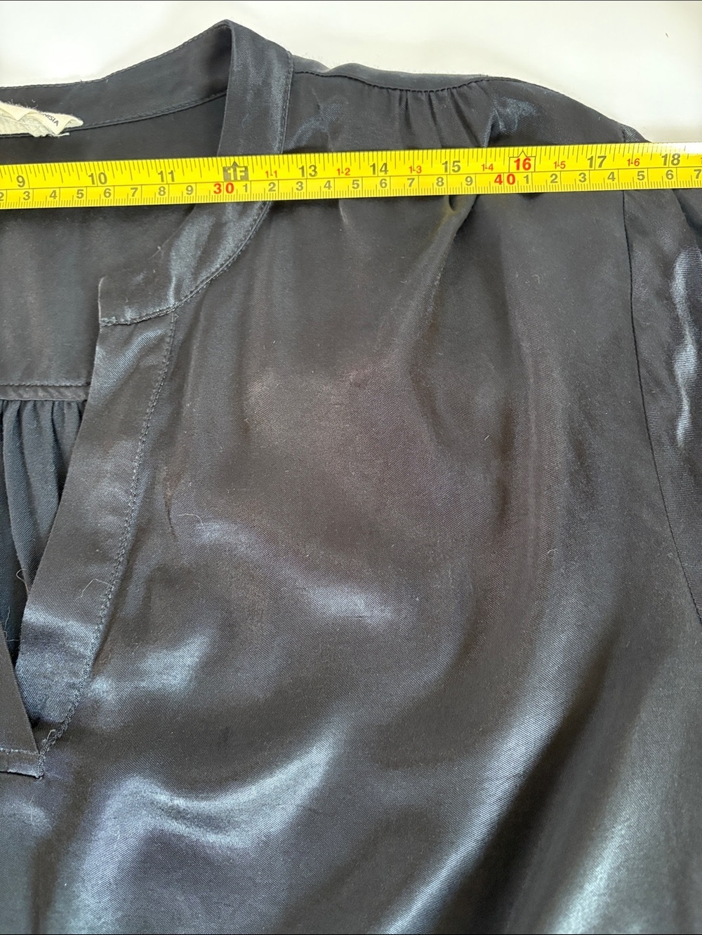 Nation LTE LA black v-neck long sleeve blouse viscose and rayon side slit - Picture 13 of 16